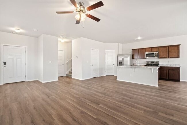 Building Photo - Fire Up Summer! Get a FREE Blackstone Grill if You Sign by July 15 | 3 Bed, 2.5 Bath Home in Farm...