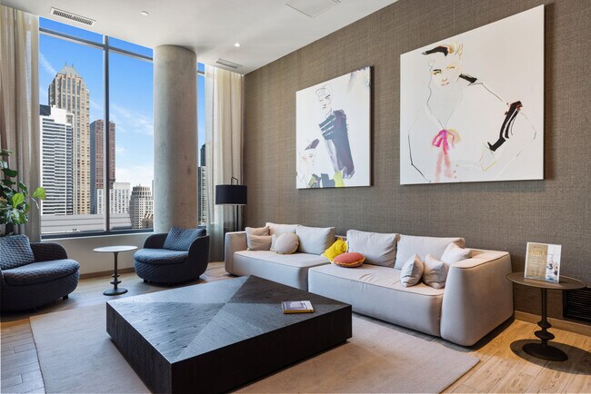 Building Photo - 823 N Clark St