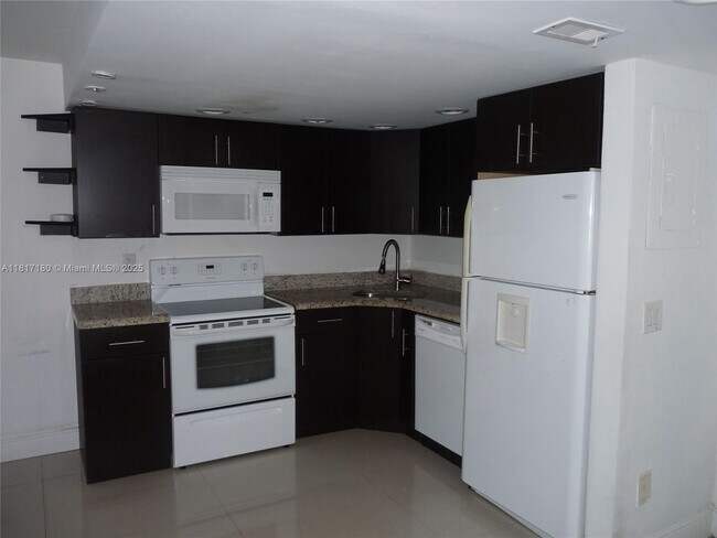 Building Photo - 14601 N Kendall Dr