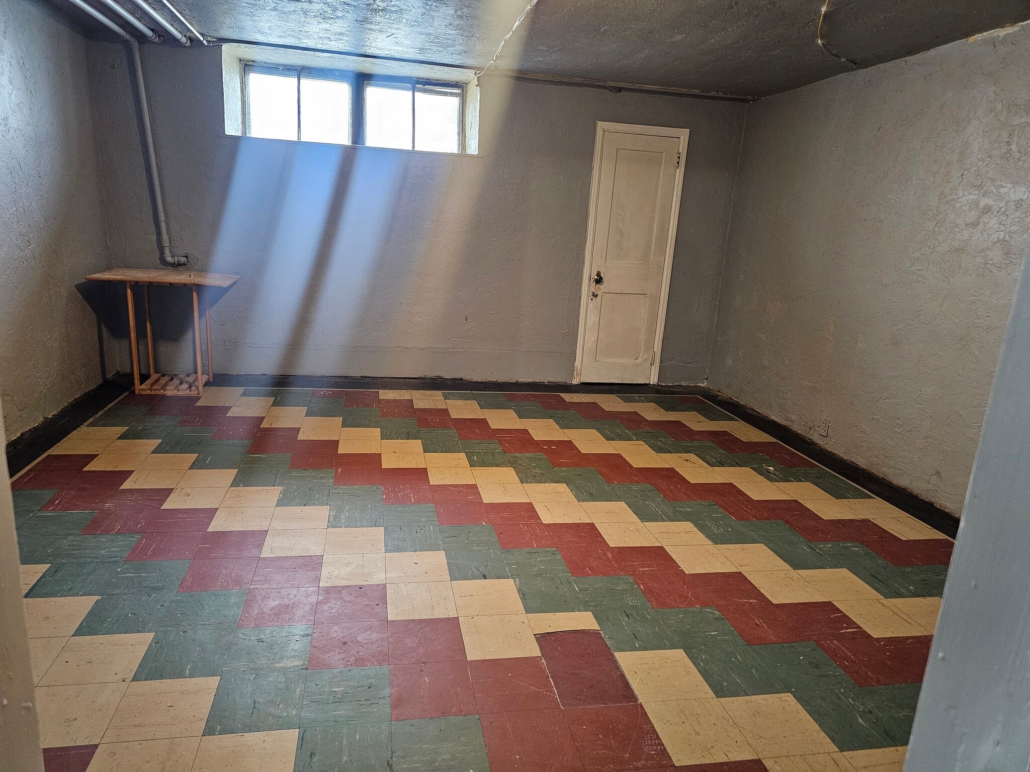 Basement living space - 1268 Stirling St