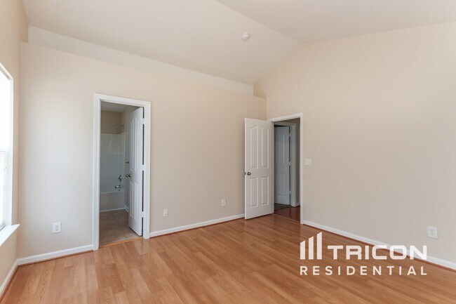 Building Photo - 6724 Commack Dr