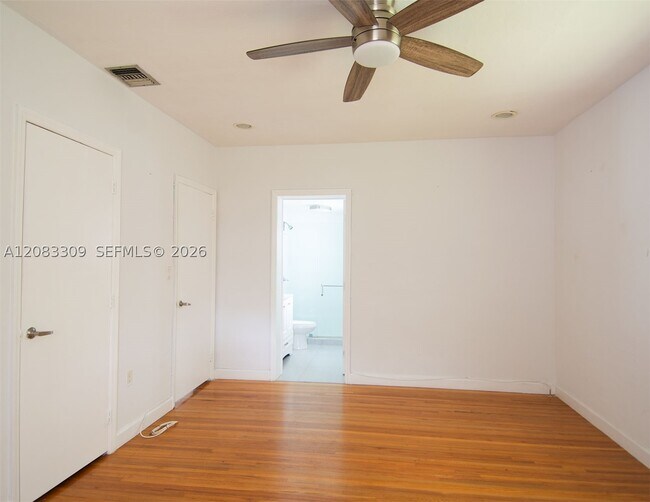 Building Photo - 6090 SW 27th St
