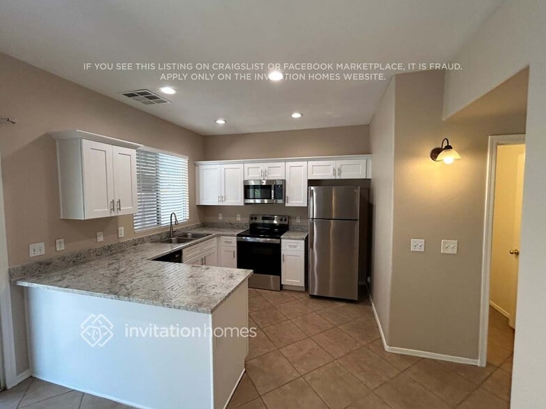 Building Photo - 12170 W Yavapai Ln