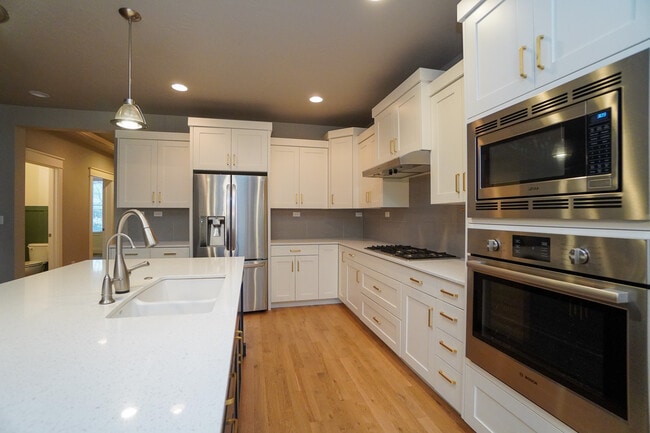 Building Photo - 2303 E Fratello St