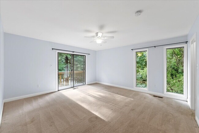 Building Photo - "Luxurious Reston Retreat: Spacious 2400 S...