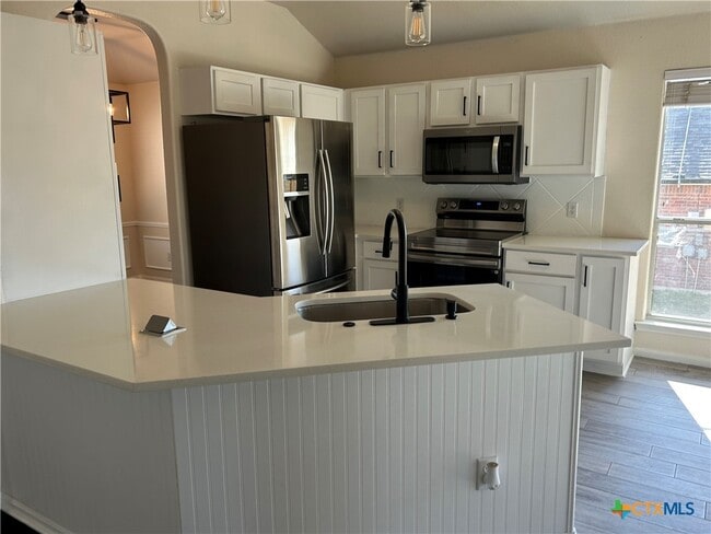 Building Photo - 203 Ponderosa Dr