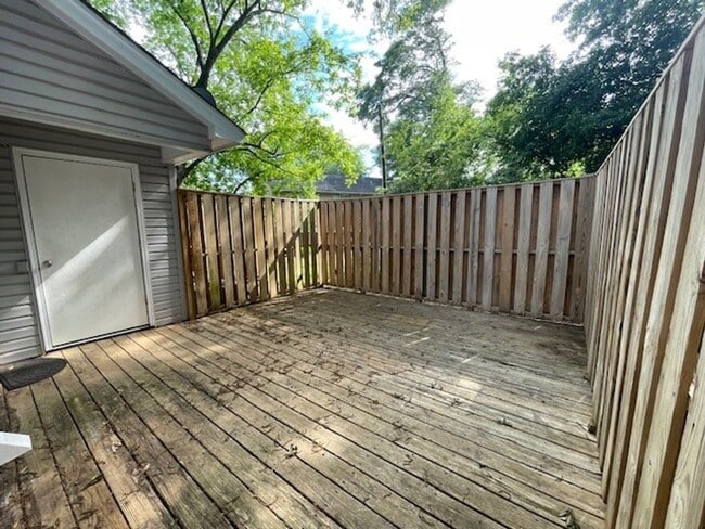 Building Photo - 32 Huntsfield Dr