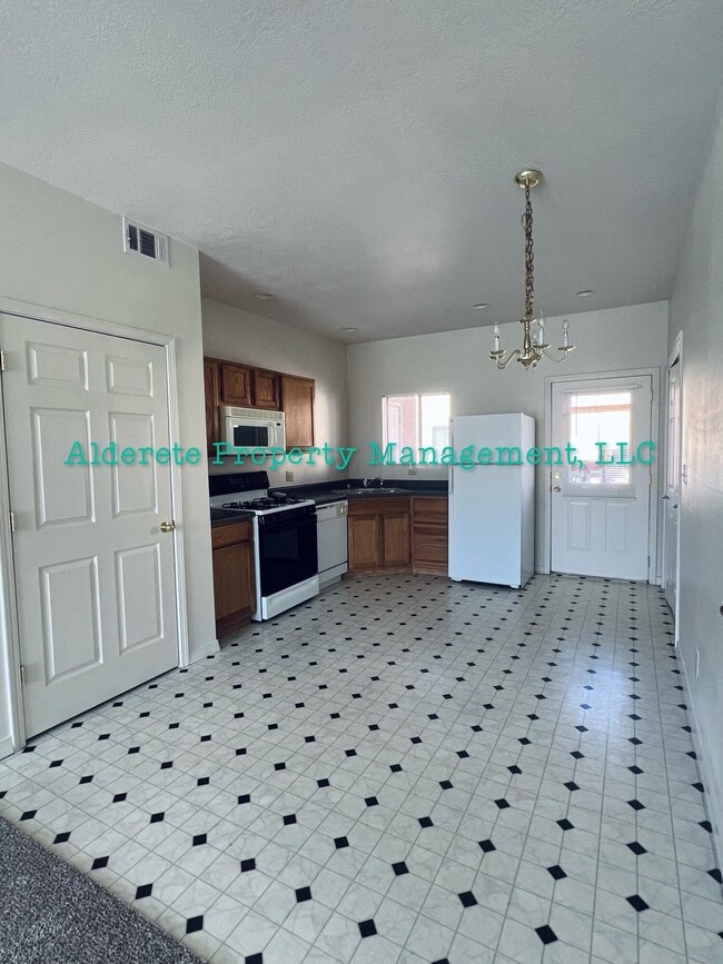 Building Photo - 4257 Sabana Loop SE