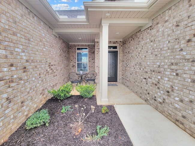 Building Photo - Gorgeous 3 Bedroom, 3 Bath Home Built in 2021- Madison, Alabama