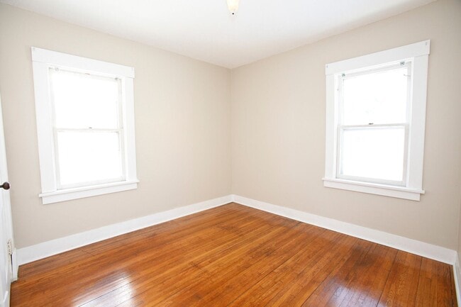 Building Photo - BEAUTIFUL SINGLE FAMILY MOVE-IN READY!!!