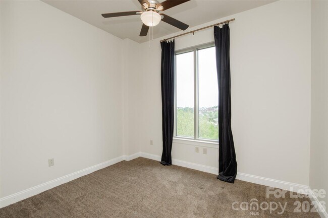 Building Photo - 701 Royal Ct