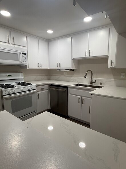 Building Photo - 10687 Wilkins Ave