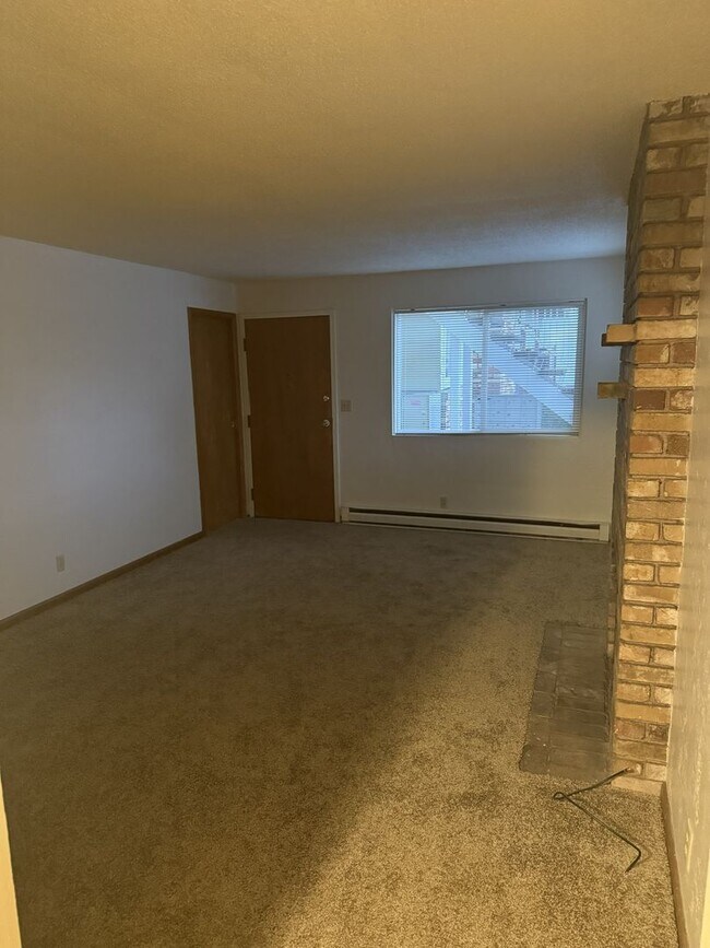 Building Photo - 2x1 @ The Colony Apartments