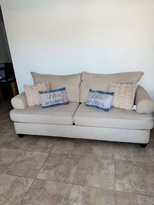 Building Photo - 916 W Drew St