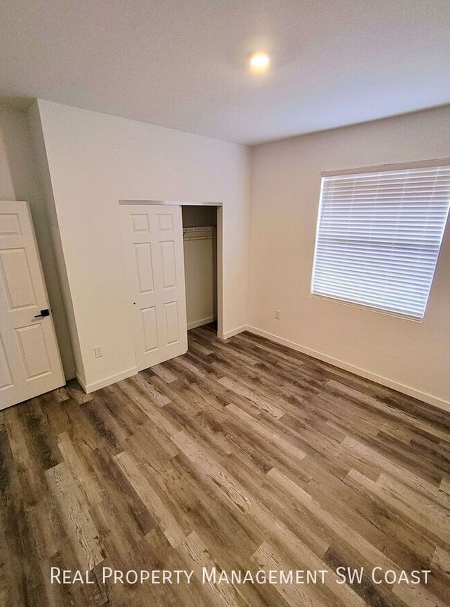 Building Photo - 2224 Kenneth Ave S