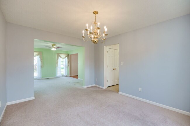 Building Photo - 2233 Oakbrook Blvd
