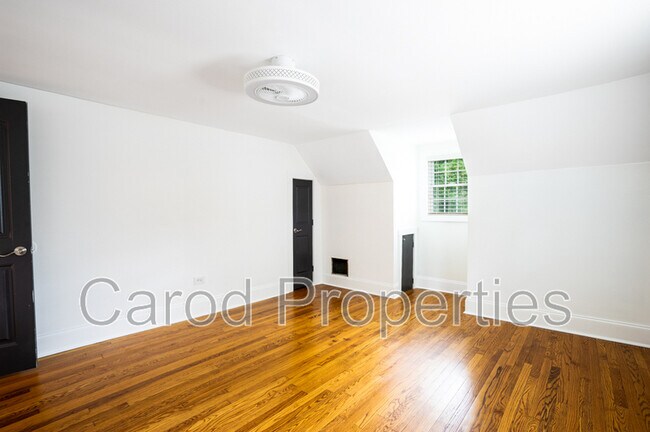 Building Photo - 3338 Eastway Dr