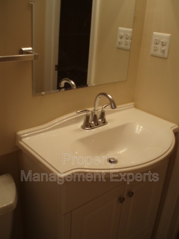 Building Photo - 1559 19th St N