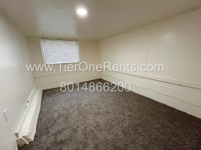 Building Photo - Move-in special: $500 off First months rent