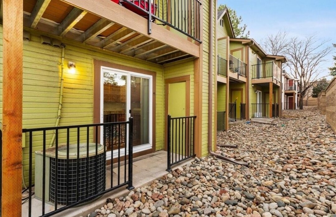 Building Photo - 61 S Sable Blvd