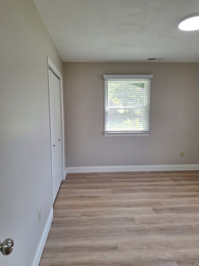 Building Photo - 6826 Dorchester Dr NW