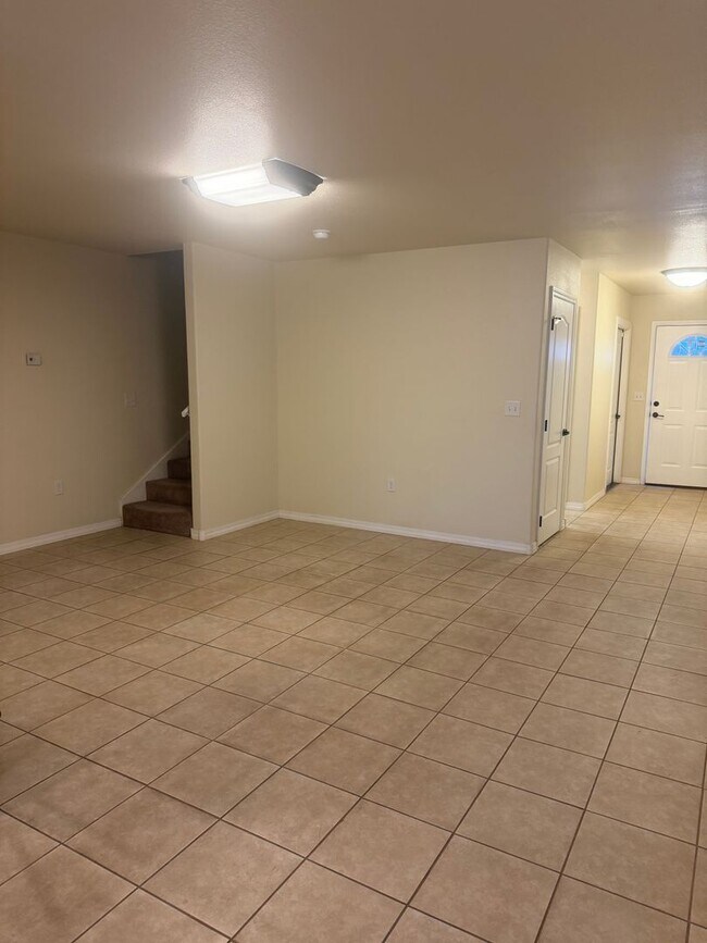 Building Photo - 1221 E 14th St