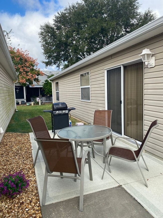 Building Photo - Immaculate, fully furnished 2-bedroom, 2-bath patio villa nestled in the Village of Mallory. ANNU...