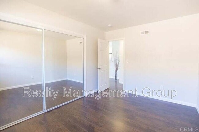 Building Photo - 888 Narwhal St