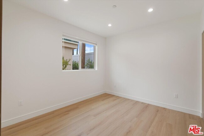 Building Photo - 5532 Sunnyslope Ave