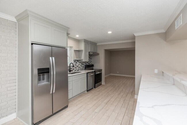 Building Photo - 185 El Pinto