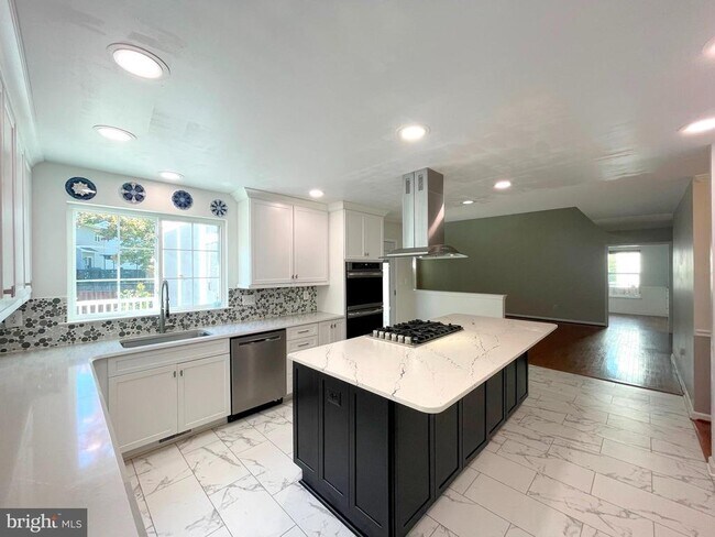 Building Photo - 20871 Freedom Run Dr