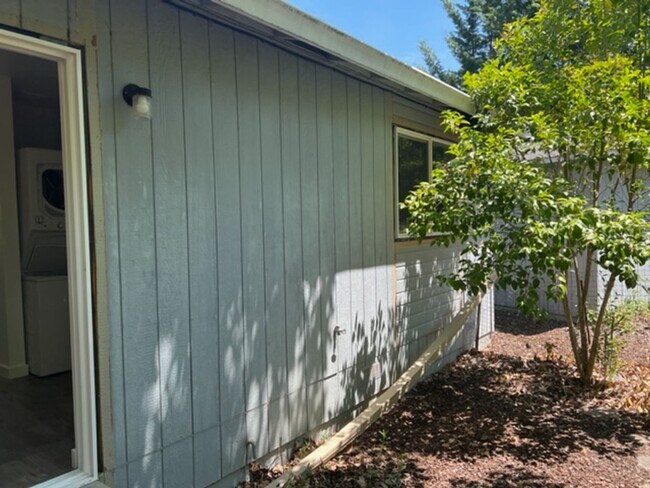 Building Photo - 192 S Church St