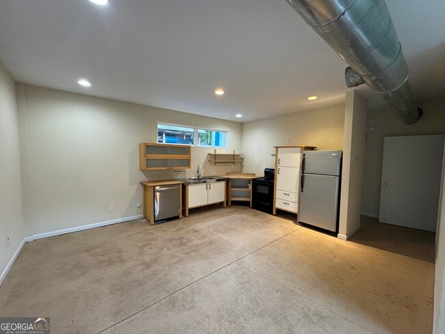 Building Photo - 283 Athens Ave