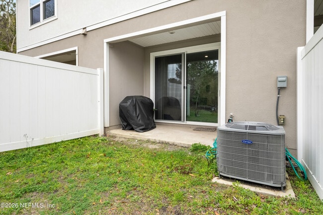 Building Photo - 8415 Zenith Cir