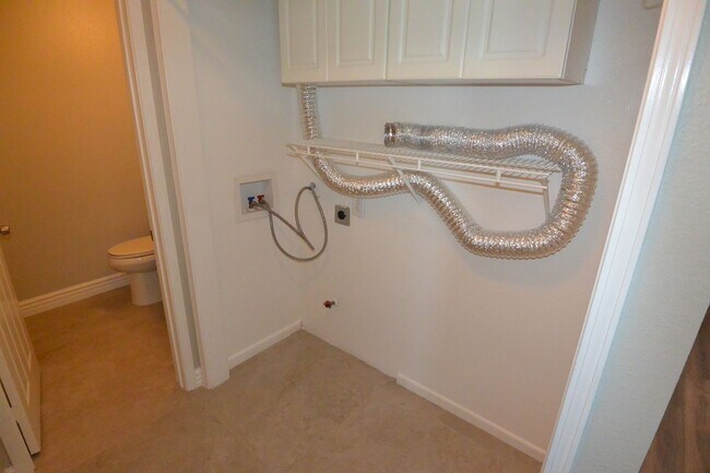 Building Photo - Beautiful Remodeled 2 Bed 2.5 Bath Condo in Pacific Ranch