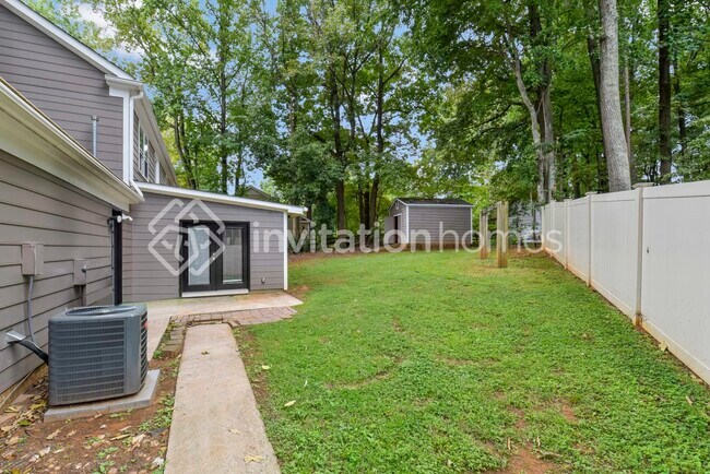 Building Photo - 7311 Canyon Dr