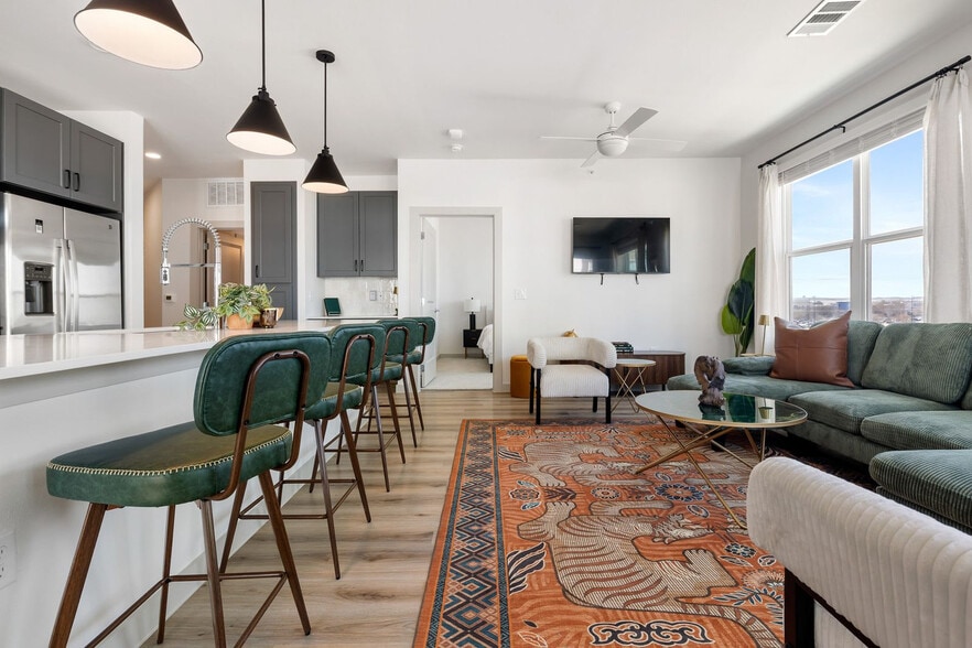 Building Photo - 1301 Leah Ave