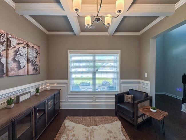 Building Photo - Gorgeous 4 Bed 2.5 Bath Home with Fenced Backyard