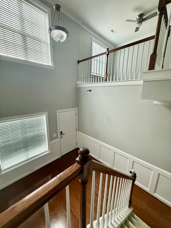 Building Photo - Two bedroom, 2.5 bath condo townhome in Bu...