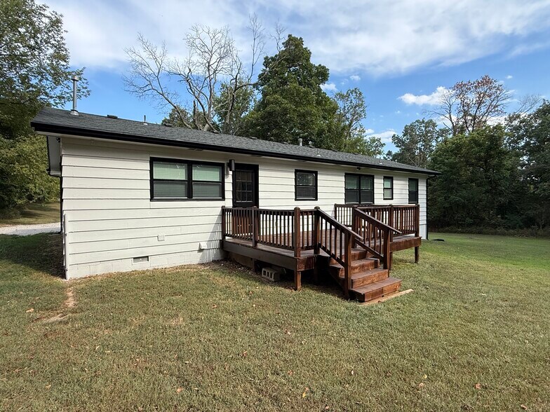Building Photo - 3979 S Farm Road 193