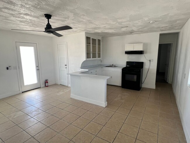 Building Photo - 2 Bedroom 1 Bath Home - Large Lot - Close to 29 Palms Marine Base