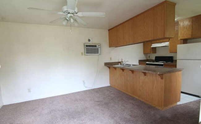 Building Photo - 1221