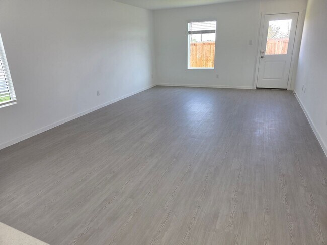 Building Photo - Your Next Chapter Starts Here: 4-Bedroom H...