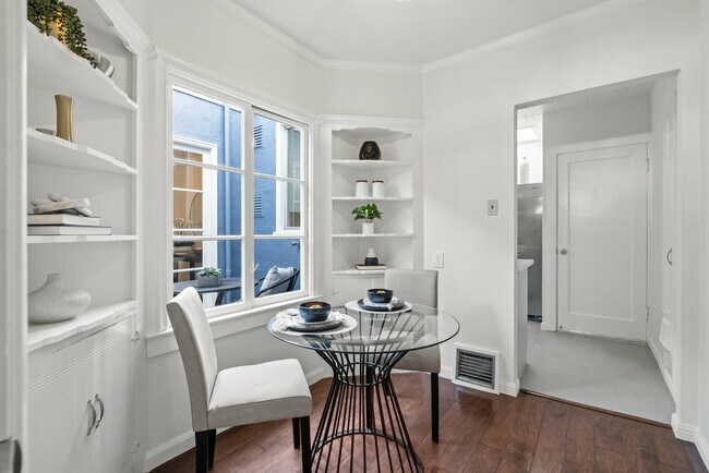 Building Photo - 724 Teresita Blvd