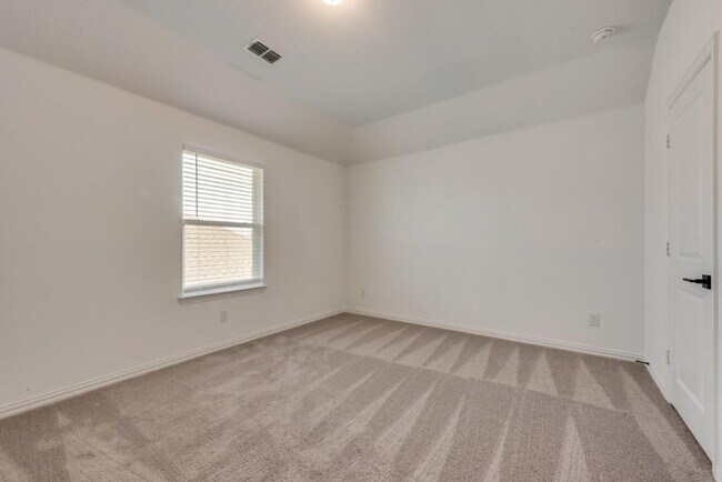 Building Photo - 2404 Swallowtail St