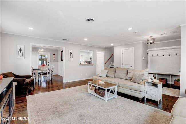 Building Photo - 144 Lower Main St