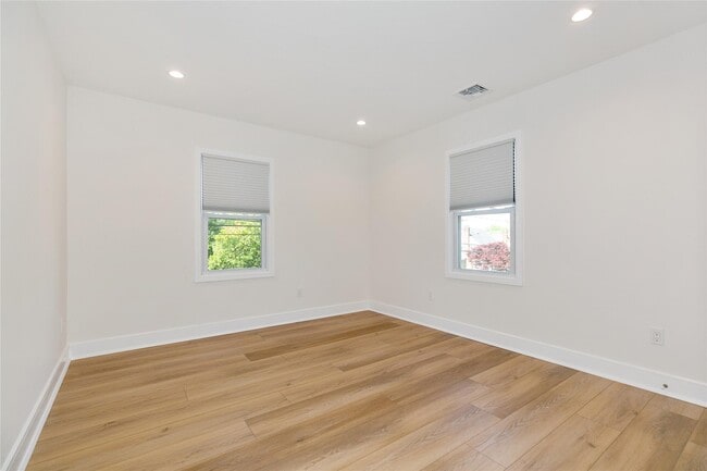 Building Photo - 25903 Pembroke Ave