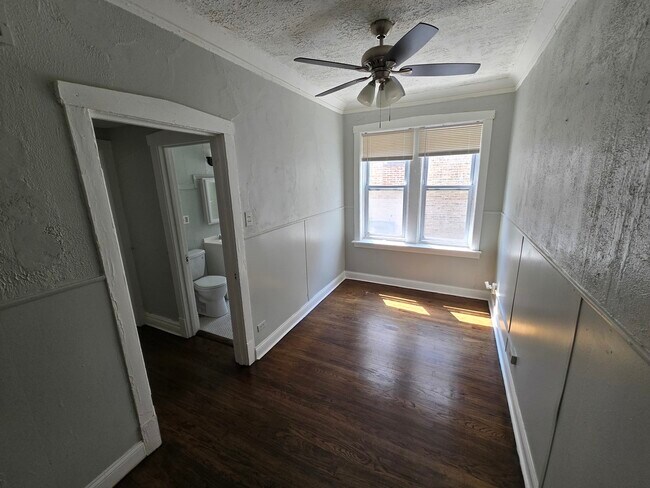Building Photo - 4749 N Monticello Ave