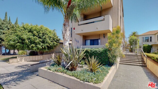 Building Photo - 144 N Hamilton Dr