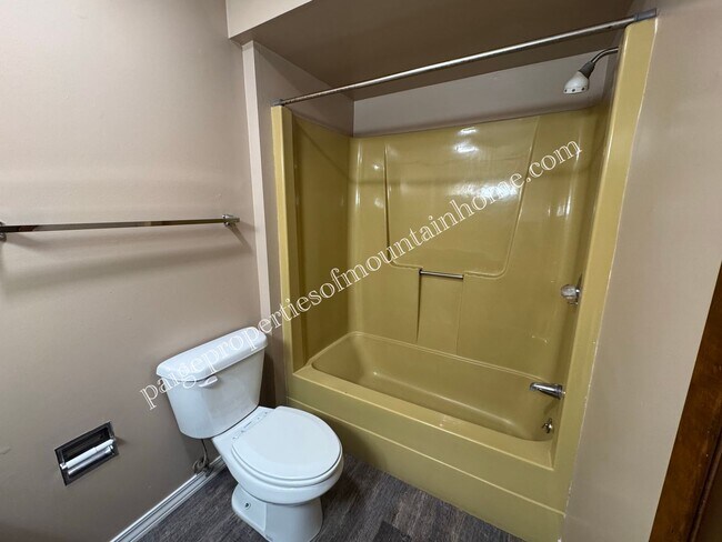 Building Photo - 1842 Buzzard Roost Rd